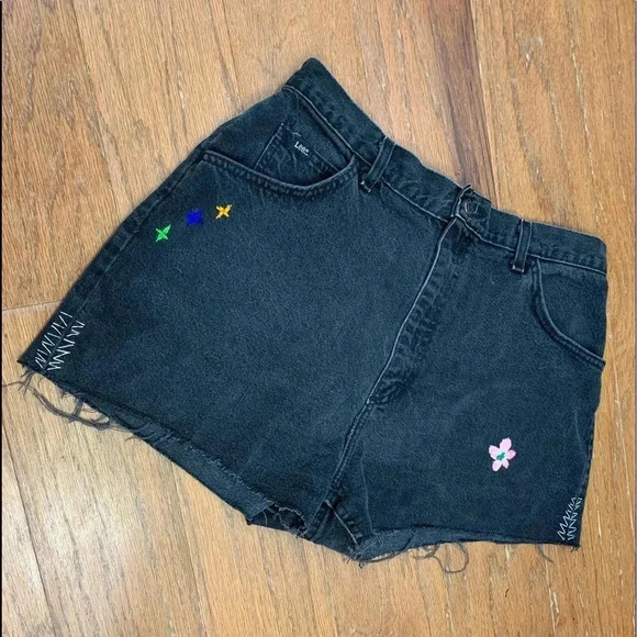 Vintage Lee reworked hand embroidered black denim jean cut off high waist shorts - Picture 2 of 13
